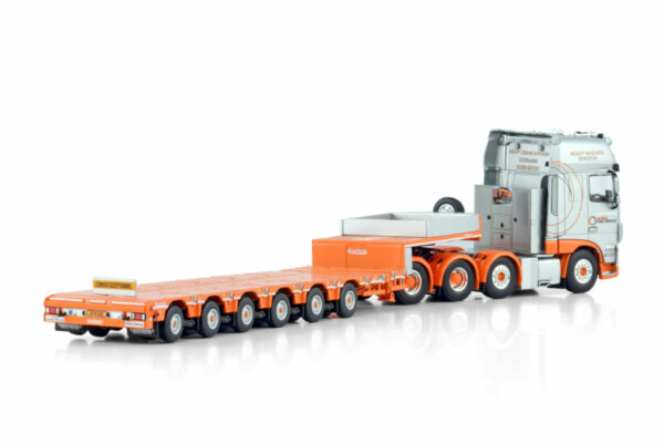 Global Crane Services – 6-axle Manoovr with DAF XF SSC 8x4