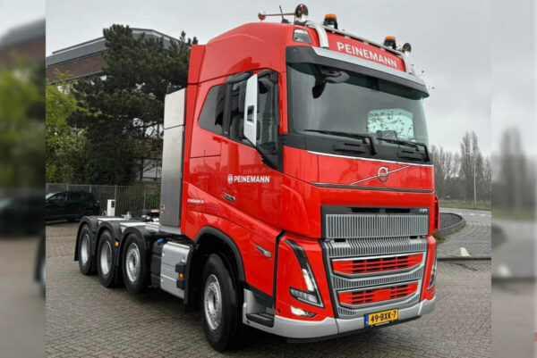 Peinemann -  5-axle Manoovr with Volvo FH5 Globetrotter 8x4
